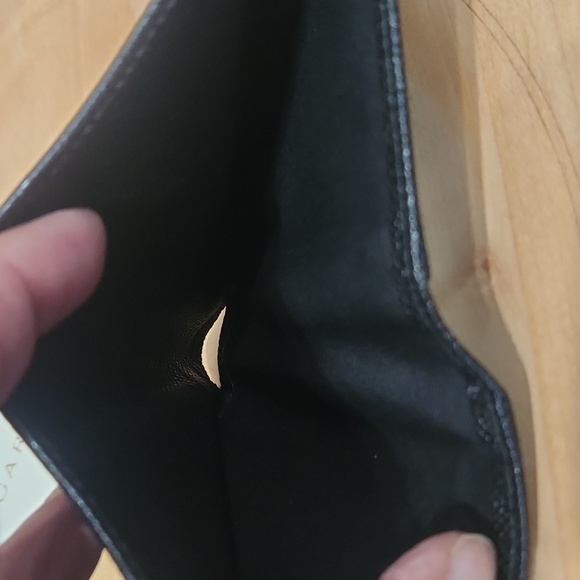 Men's BVLGARI leather bi-fold wallet. Includes all original authentic documents. - Picture 9 of 12